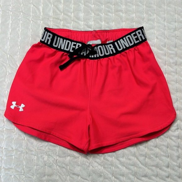 Girls Under Armour Shorts - Size Medium - Picture 2 of 8